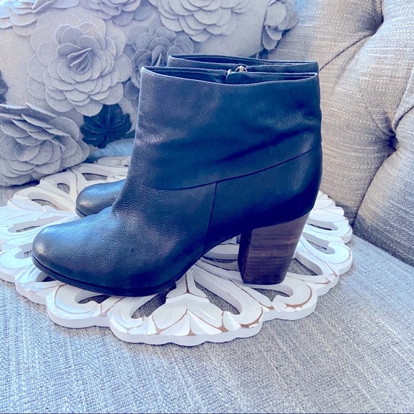 Cole Haan Ankle Boots Women’s 9 - Picture 4 of 8
